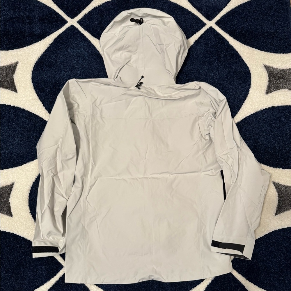 Arc’teryx Alpha Sv Hardshell White Zip Up Men’s Large - Picture 2 of 3